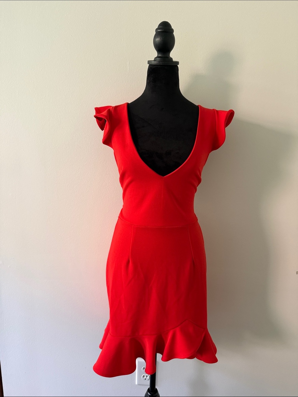 Elegant Red V-Neck Mini Dress with Ruffle Hem